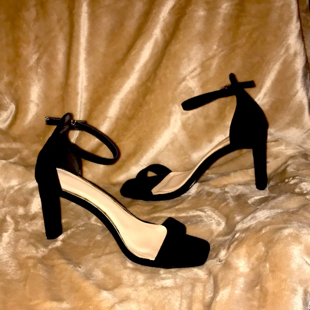 Size 6 and 1/2 heels black by SHEIN